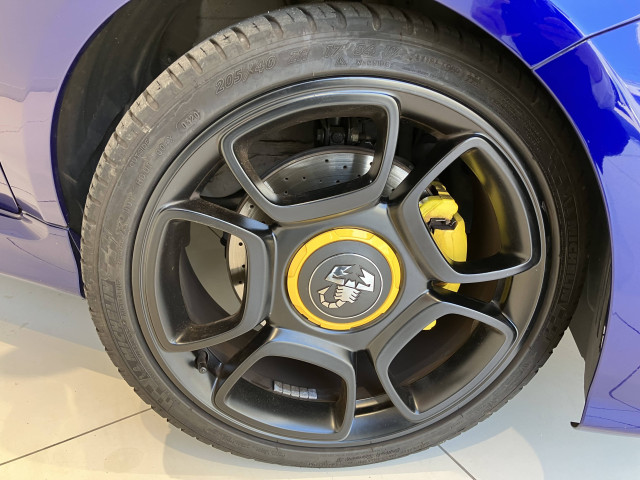 アバルト 595C ピスタの中古車
