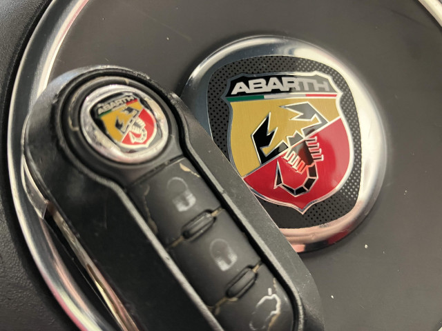 アバルト 595 ツーリズモの中古車