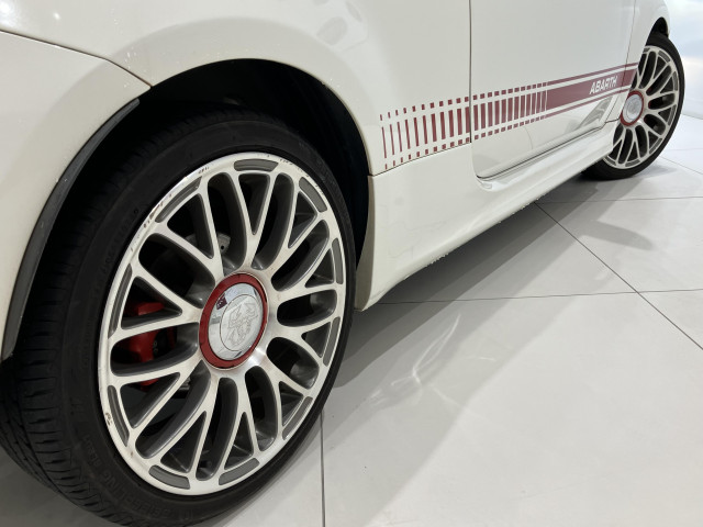 アバルト 595 ツーリズモの中古車