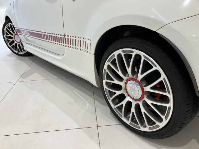 アバルト 595 ツーリズモの中古車