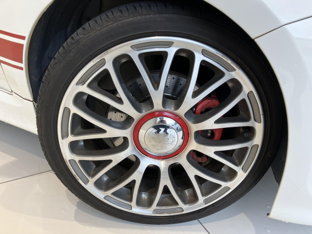 アバルト 595 ツーリズモの中古車