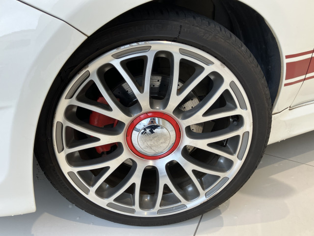 アバルト 595 ツーリズモの中古車