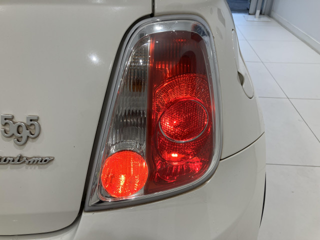 アバルト 595 ツーリズモの中古車
