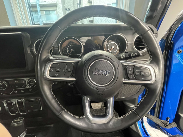 ジープ ラングラー アンリミテッド サハラ スカイワンタッチパワートップ 4WDの中古車