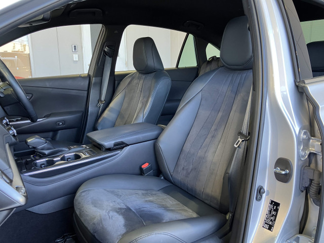 トヨタ クラウン ハイブリッド 2.5 Sの中古車