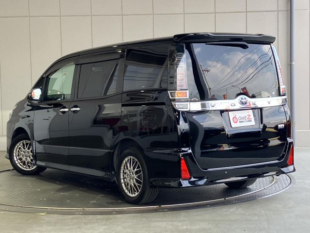 トヨタ ヴォクシー 1.8 ハイブリッド ZS 煌Ⅲの中古車