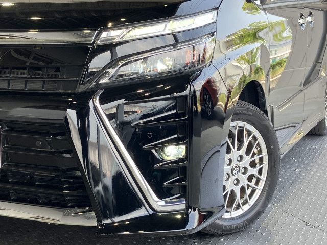 トヨタ ヴォクシー 1.8 ハイブリッド ZS 煌Ⅲの中古車