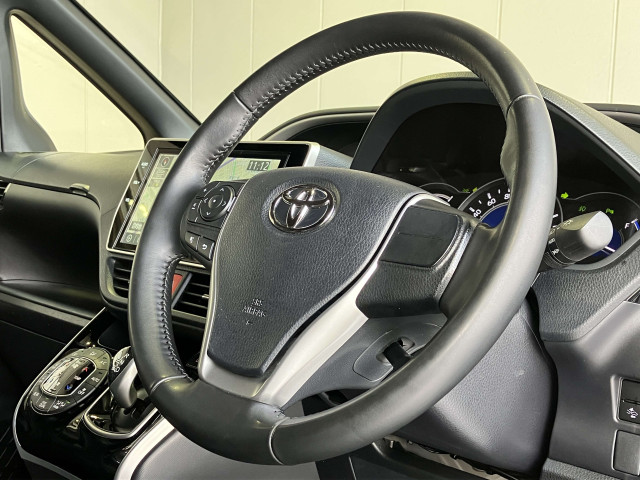 トヨタ ヴォクシー 1.8 ハイブリッド ZS 煌Ⅲの中古車