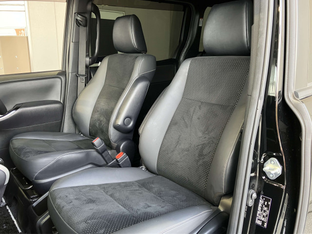 トヨタ ヴォクシー 1.8 ハイブリッド ZS 煌Ⅲの中古車