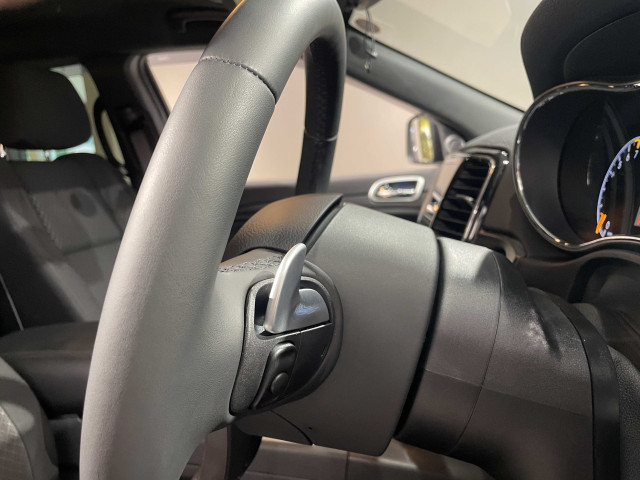 ジープ グランドチェロキー ラレード 4WDの中古車