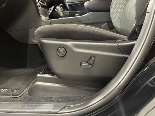 ジープ グランドチェロキー ラレード 4WDの中古車