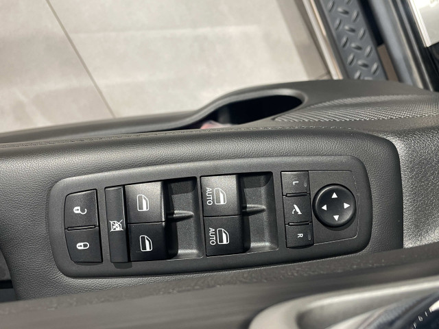 ジープ グランドチェロキー ラレード 4WDの中古車