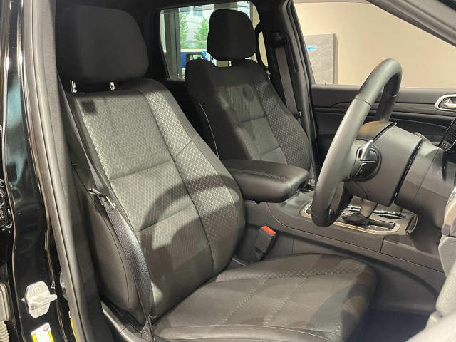 ジープ グランドチェロキー ラレード 4WDの中古車