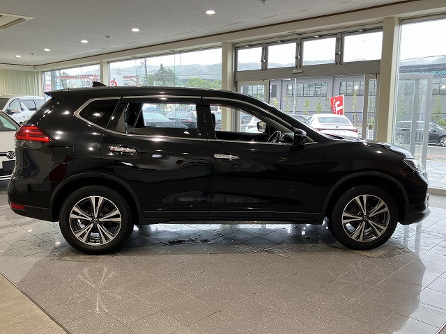 日産 エクストレイル 2.0 20Xi 2列車の中古車