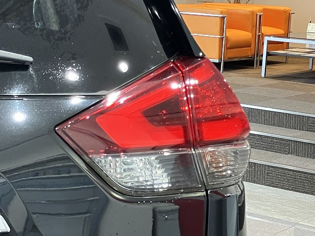 日産 エクストレイル 2.0 20Xi 2列車の中古車