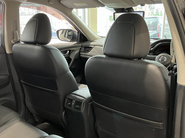 日産 エクストレイル 2.0 20Xi 2列車の中古車