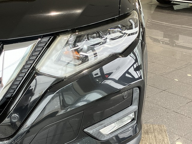 日産 エクストレイル 2.0 20Xi 2列車の中古車