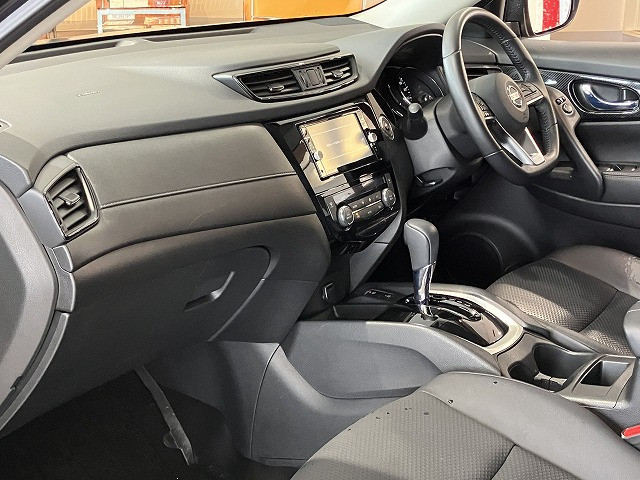 日産 エクストレイル 2.0 20Xi 2列車の中古車