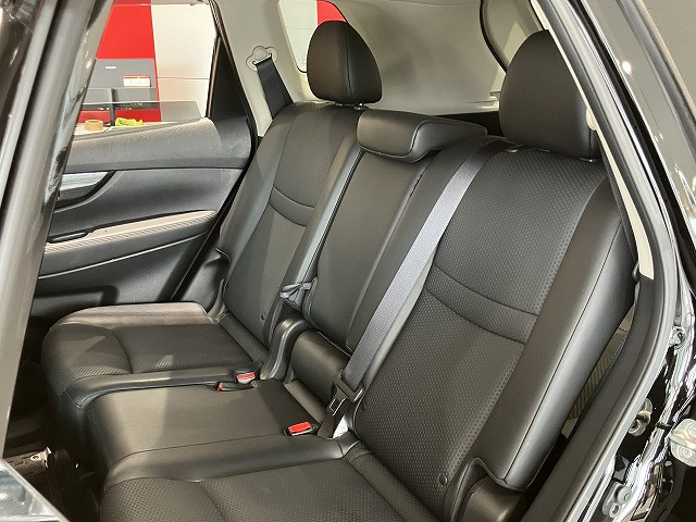 日産 エクストレイル 2.0 20Xi 2列車の中古車