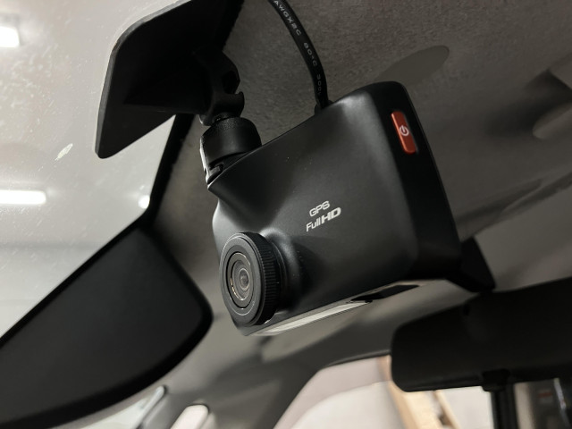 映像・音声などを記録する自動車用の車載装置です。　もしもの事故の際の記録はもちろん、旅行の際の思い出としてドライブの映像を楽しむことができますよ。