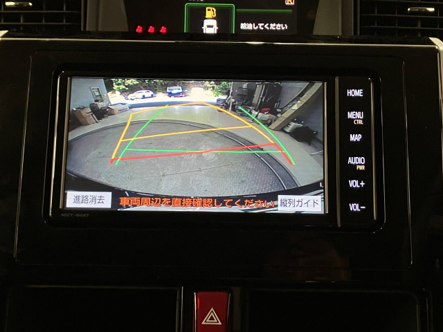 駐車時に後方がリアルタイム映像で確認できます。大型商業施設や立体駐車場での駐車時、夜間のバック時に大活躍です！運転スキルに関わらず、今や必須となった装備のひとつ！