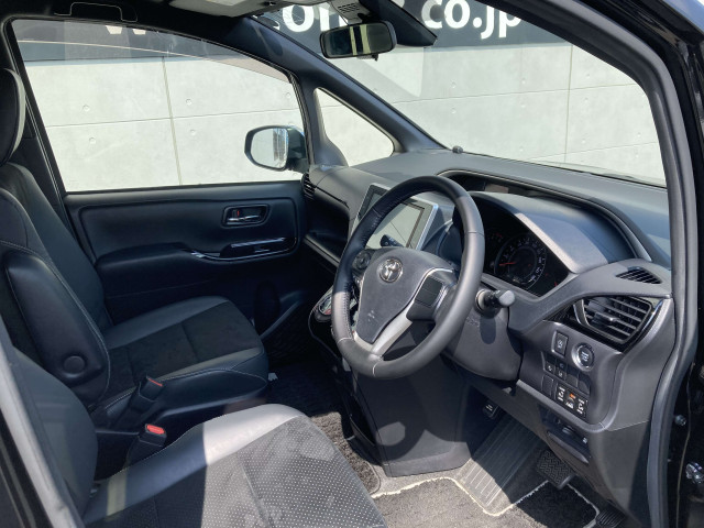 トヨタ ヴォクシー 2.0 ZS 煌Ⅲの中古車