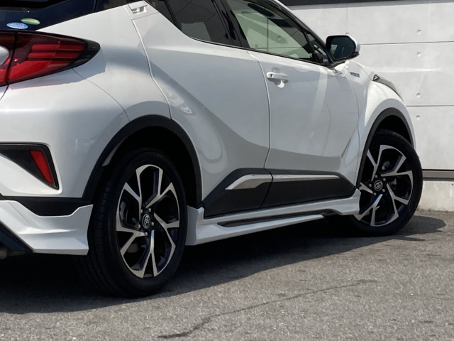 トヨタ C-HR ハイブリッド 1.8 Gの中古車