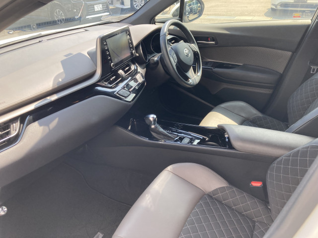 トヨタ C-HR ハイブリッド 1.8 Gの中古車