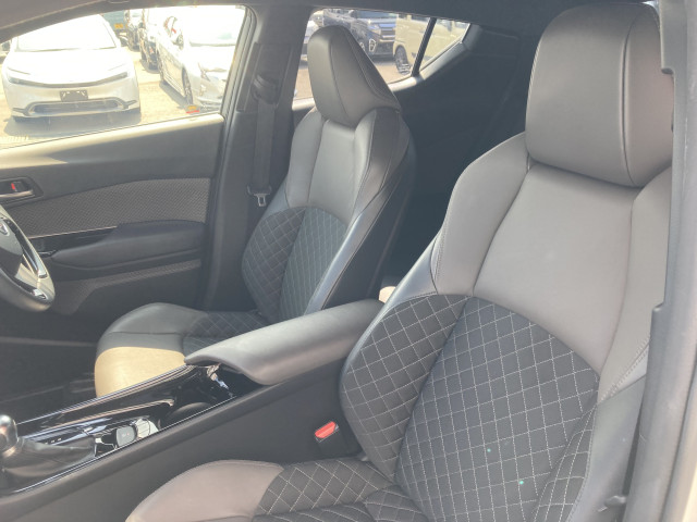 トヨタ C-HR ハイブリッド 1.8 Gの中古車