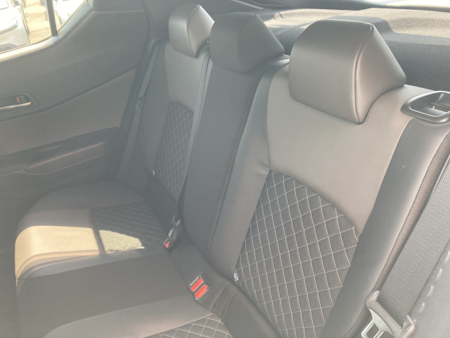 トヨタ C-HR ハイブリッド 1.8 Gの中古車