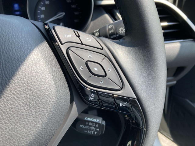 トヨタ C-HR ハイブリッド 1.8 Gの中古車