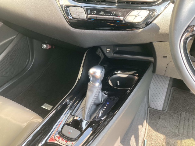 トヨタ C-HR ハイブリッド 1.8 Gの中古車