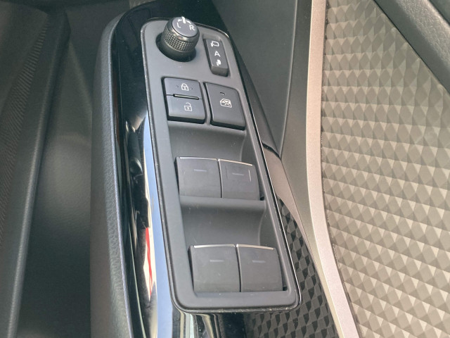 トヨタ C-HR ハイブリッド 1.8 Gの中古車