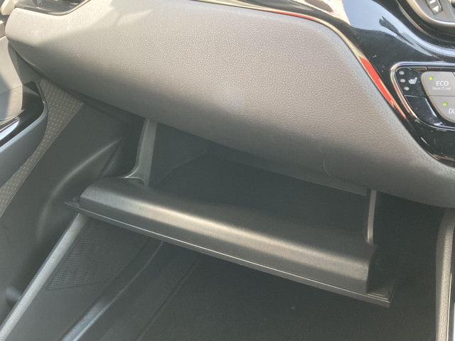 トヨタ C-HR ハイブリッド 1.8 Gの中古車