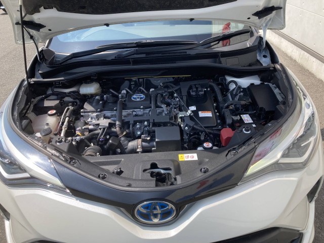 トヨタ C-HR ハイブリッド 1.8 Gの中古車