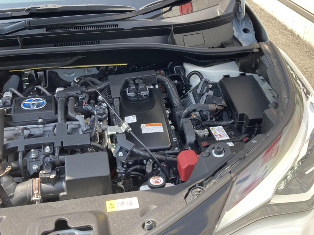 トヨタ C-HR ハイブリッド 1.8 Gの中古車