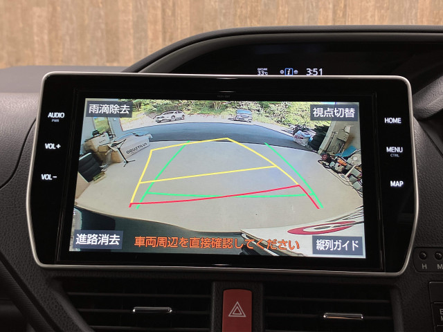 駐車時に後方がリアルタイム映像で確認できます。大型商業施設や立体駐車場での駐車時、夜間のバック時に大活躍です！運転スキルに関わらず、今や必須となった装備のひとつ！