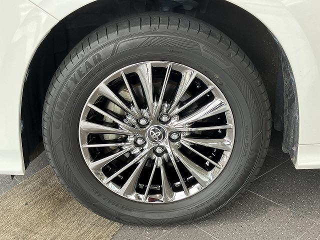 トヨタ アルファード ハイブリッド 2.5 エグゼクティブ ラウンジ S E-Four 4WDの中古車