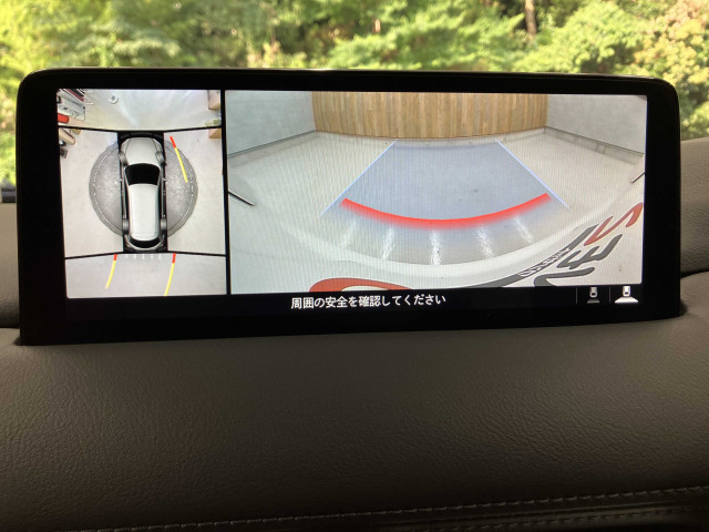 駐車時に後方がリアルタイム映像で確認できます。大型商業施設や立体駐車場での駐車時、夜間のバック時に大活躍です！運転スキルに関わらず、今や必須となった装備のひとつ！