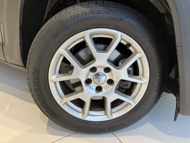 ジープ レネゲード リミテッドの中古車