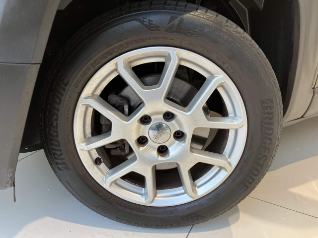 ジープ レネゲード リミテッドの中古車