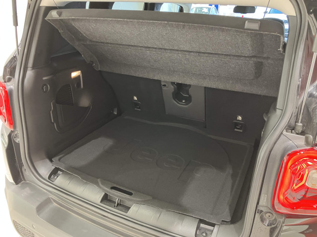 ジープ レネゲード リミテッドの中古車