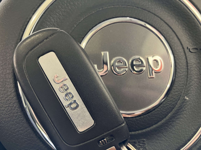 ジープ レネゲード リミテッドの中古車