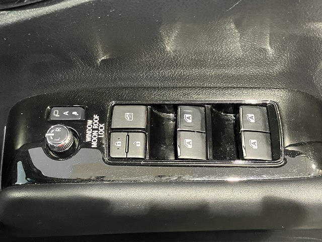 トヨタ アルファード ハイブリッド 2.5 エグゼクティブ ラウンジ S E-Four 4WDの中古車