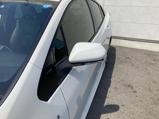 トヨタ プリウス 1.8 S ツーリングセレクションの中古車