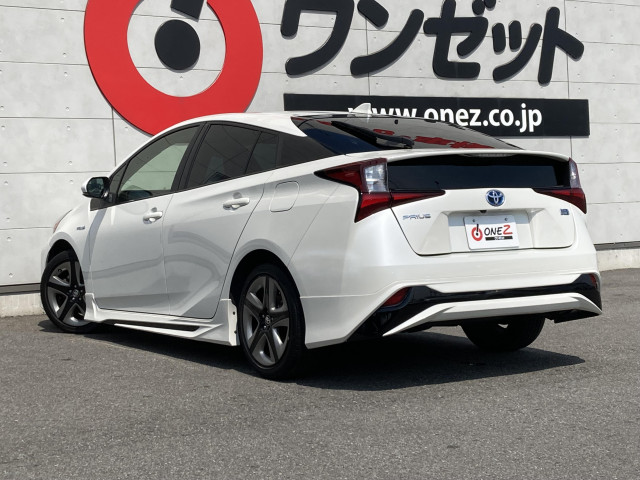 トヨタ プリウス 1.8 S ツーリングセレクションの中古車