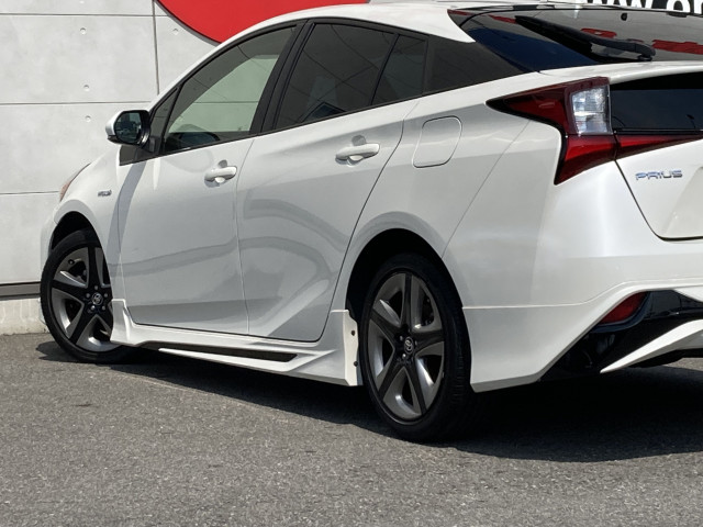 トヨタ プリウス 1.8 S ツーリングセレクションの中古車