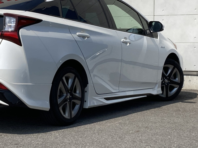トヨタ プリウス 1.8 S ツーリングセレクションの中古車