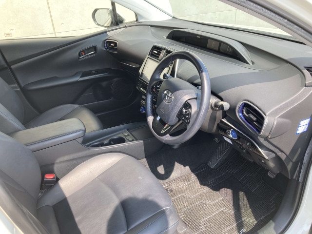 トヨタ プリウス 1.8 S ツーリングセレクションの中古車