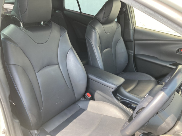 トヨタ プリウス 1.8 S ツーリングセレクションの中古車